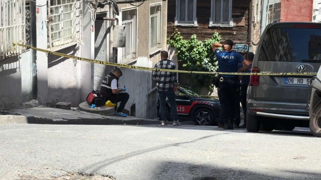 Eski eşiyle ilişkisi olan adamı kurşunladı 1